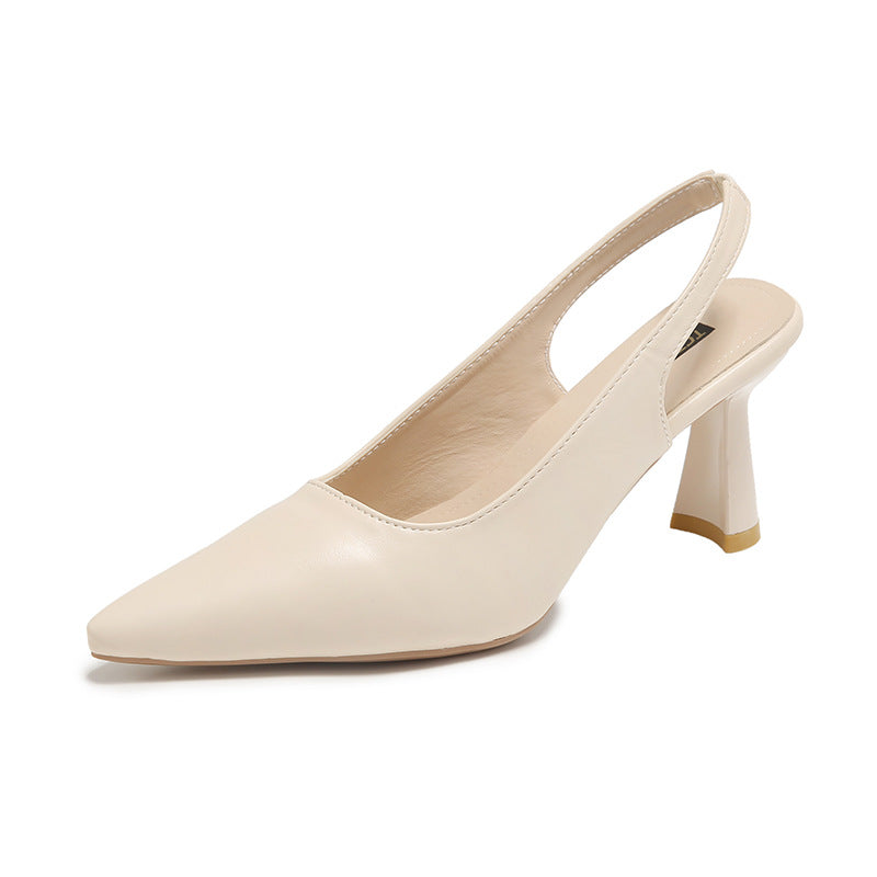 Nude slingback hæl med spids tå og skulpturel trompethæl, set fra siden — Venzelo
