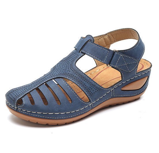 Blå lukket sandal med lav kilehæl og slingback-rem — Venzelo