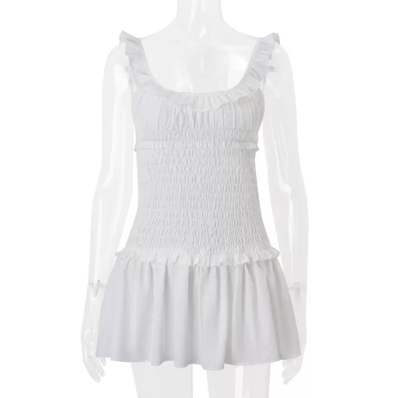 Hvid minikjole med smock detalje og flæsekant — bagfra på mannequin — Venzelo