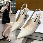 Nude slingback hæl set ovenfra, glat overdel og slingback rem — Venzelo