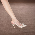 Nude stiletsko med spids tå og høj hæl set fra siden — Venzelo