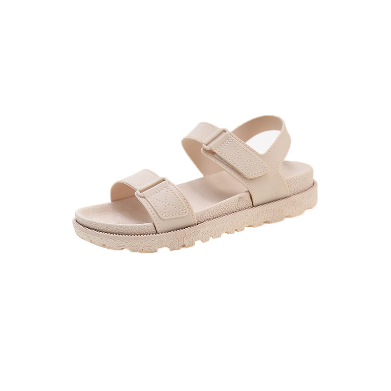 Beige flat sandal med tyk profileret sål og velcroremme set fra siden mod hvid baggrund — Venzelo