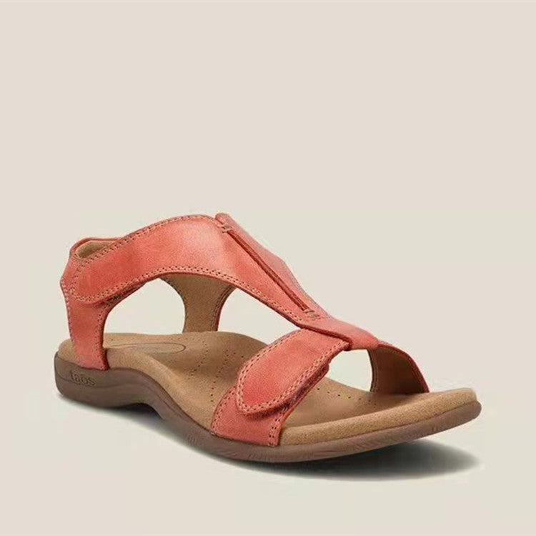 Marineblå sandal liggende på vægt, nærbillede der viser sål og velcro-detalje — Venzelo