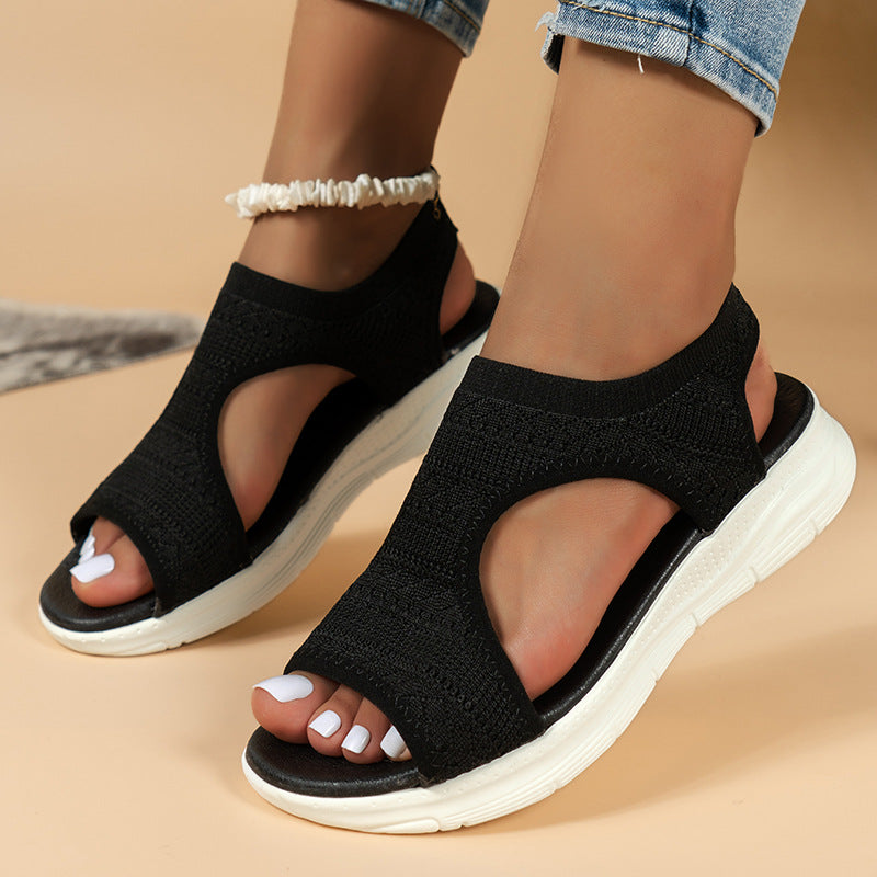 Sort strikket sandal med åben tå og hvid plateausål set fra siden — Venzelo